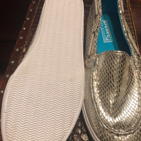 Girl’s Sperry shoes - Picture 2 of 2
